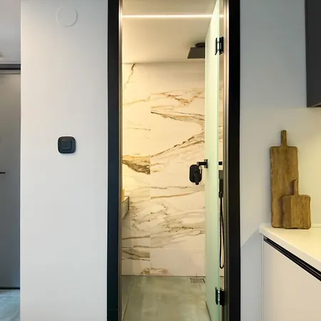 Aristotelous Luxury *